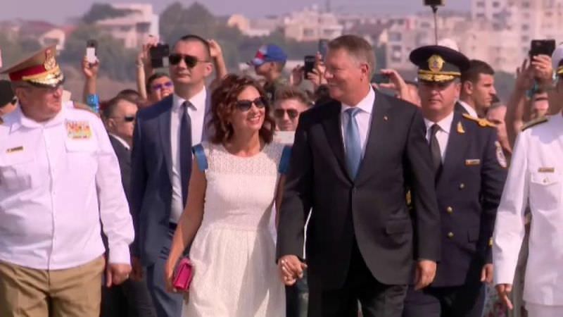 foto - prima doamnă, carmen iohannis, remarcată la ziua marinei