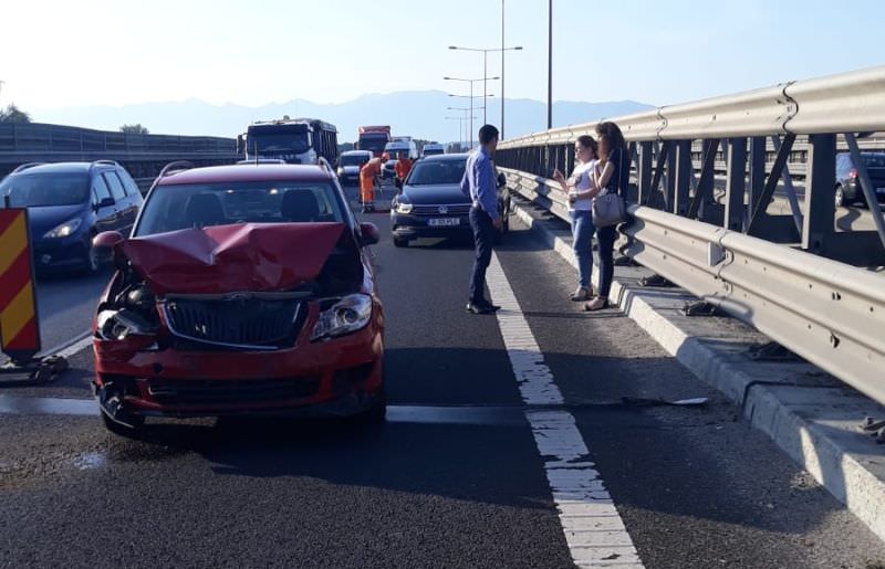 foto - accident pe a1, în apropiere de sibiu - o persoană rănită