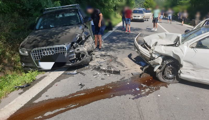 foto accident pe valea oltului - două persoane rănite