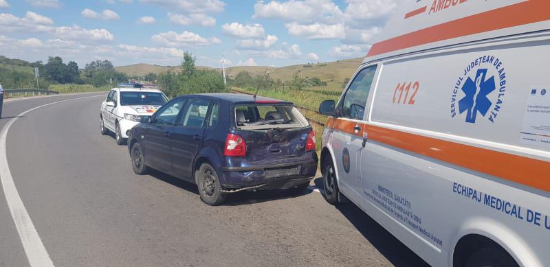 foto accident pe dn14 - femeie rănită si dusă la spital