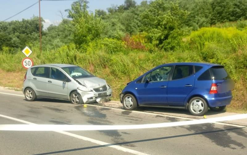 foto accident la târnava - două mașini s-au ciocnit