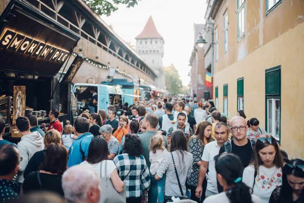 Începe Foodie Street Food Cuisine - 25 de food truck-uri pun stăpânire pe cea mai frumoasă stradă din Sibiu