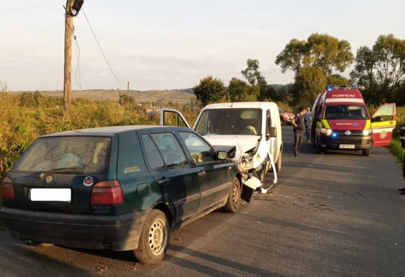 foto tamponare la coveș – o fetiță de cinci ani și un adult duși cu ambulanța la spital