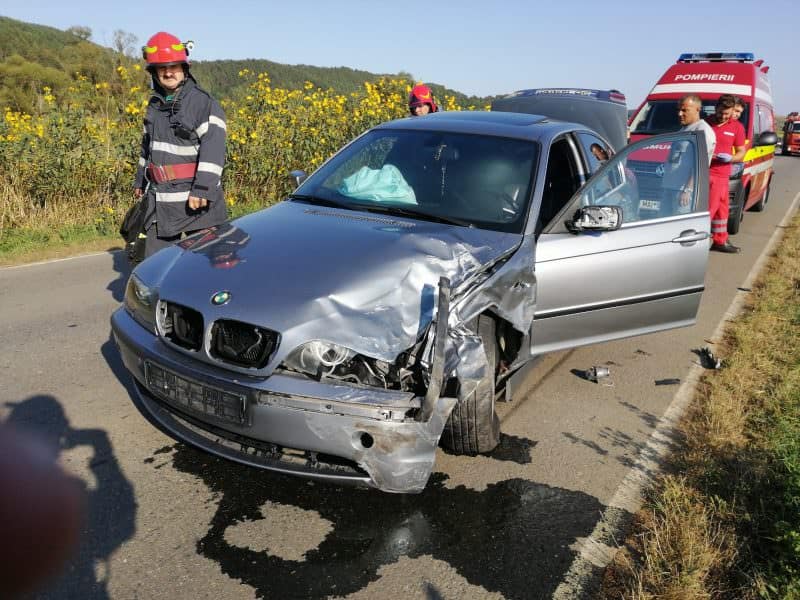 foto accident cu trei maşini lângă agnita - un bărbat a fost dus la spital