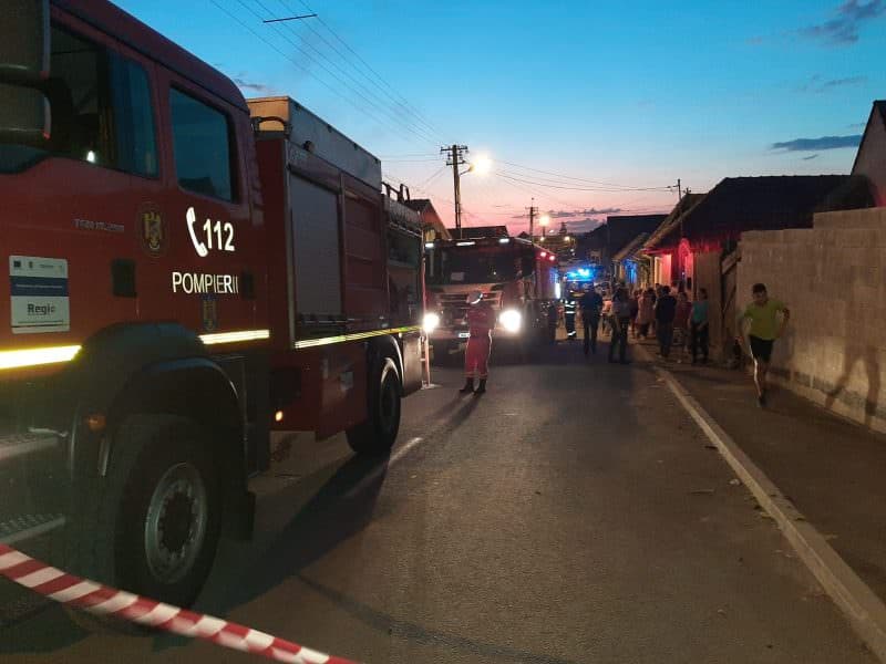 foto incendiu la o anexă cu lemne pe strada pinului din sibiu