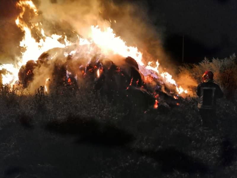 FOTO Incendiu la Cașolț - Au ars 40 de tone de fân