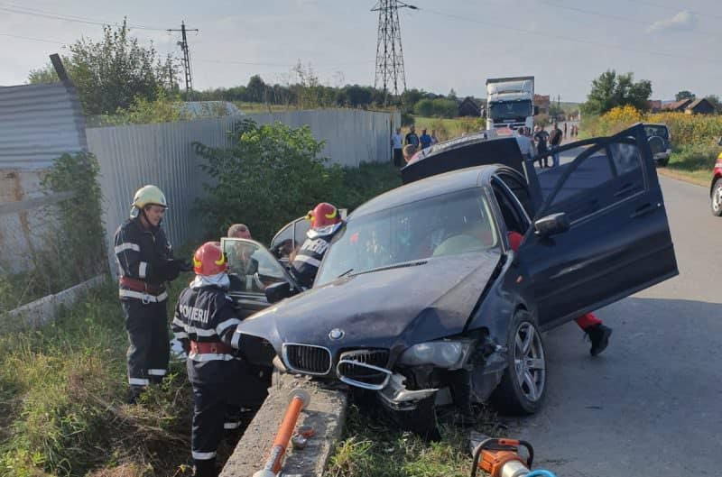 update foto accident la bârghiş - mașină într-un cap de pod