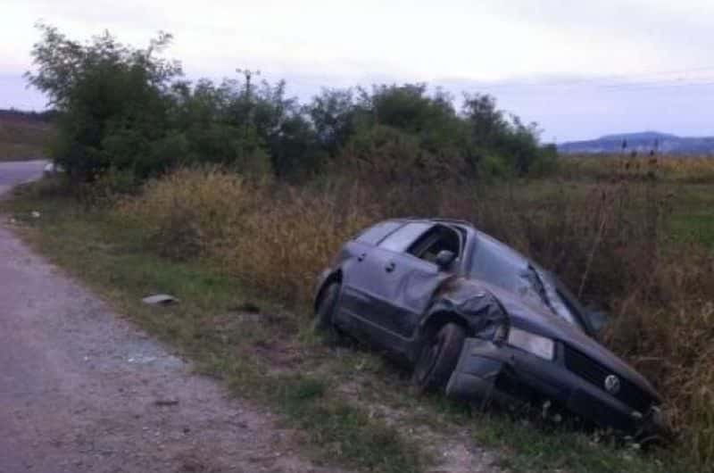 accident la copșa mică - o șoferiță a ajuns cu mașina în șanț