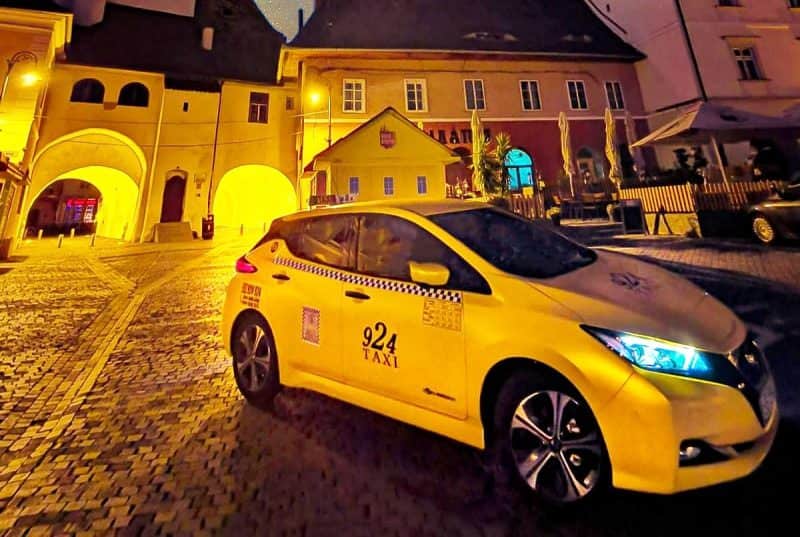 foto primul taxi electric din sibiu – condiții din „viitor” și plată cu cardul