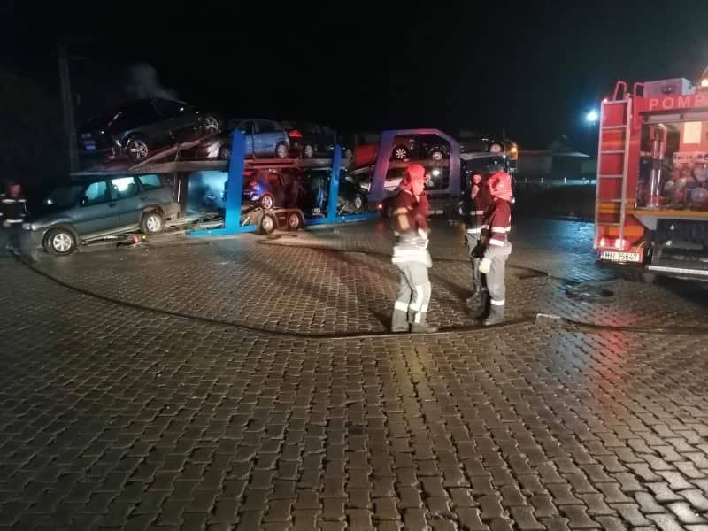 foto - incendiu la o autoplatformă pe valea oltului. zece mașini la un pas să se facă scrum