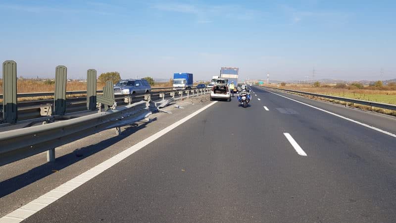 update foto video tir intrat în parapet pe autostradă la sibiu - două benzi blocate