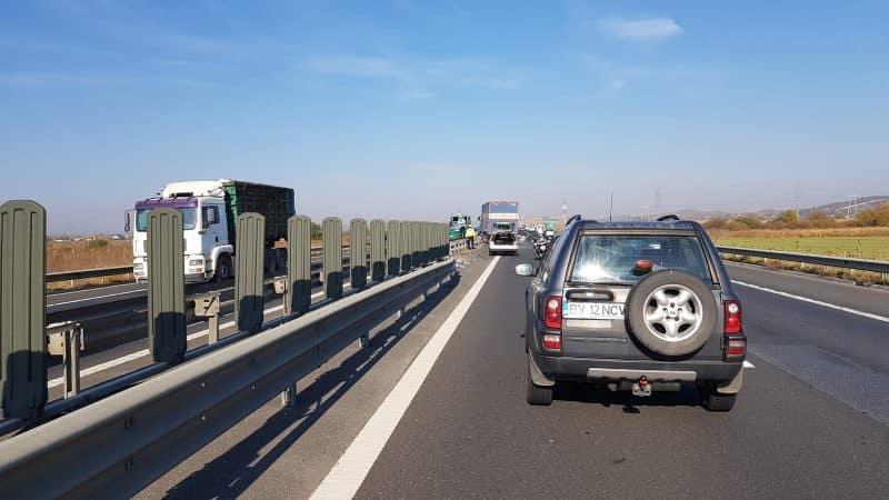 update foto video tir intrat în parapet pe autostradă la sibiu - două benzi blocate