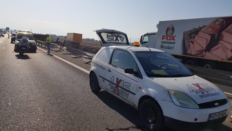 update foto video tir intrat în parapet pe autostradă la sibiu - două benzi blocate