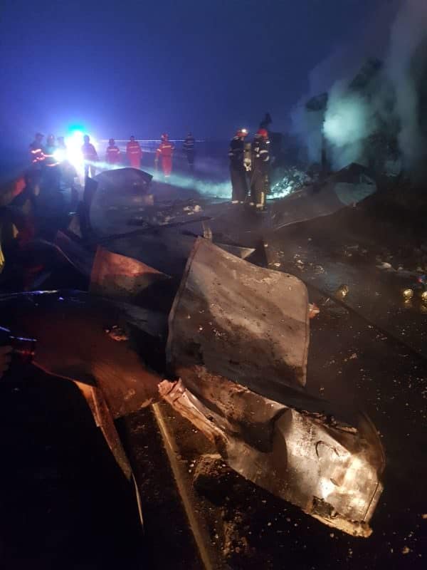 update video foto accident pe dn1 la bradu. un tir arde, iar un pasager e căutat în olt