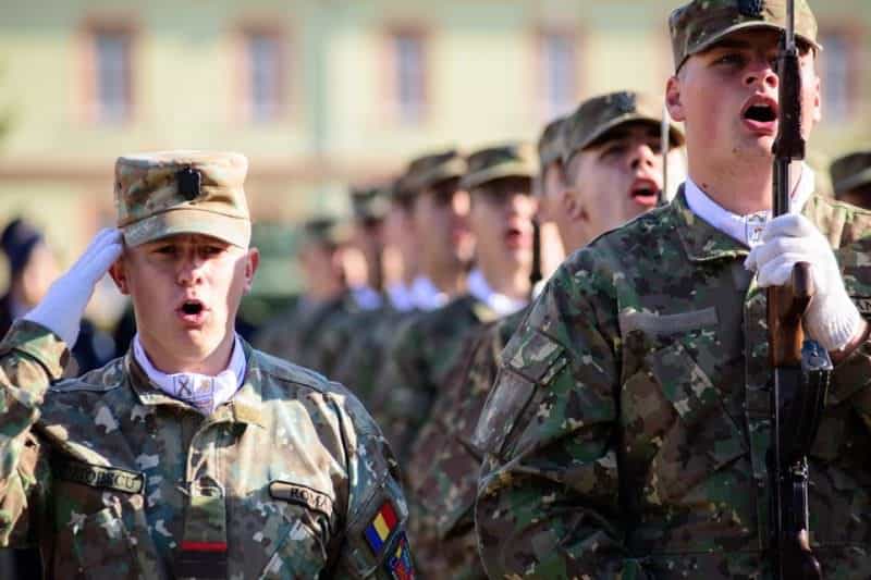 foto bobocii de la academia forțelor tereste din sibiu au depus jurământul