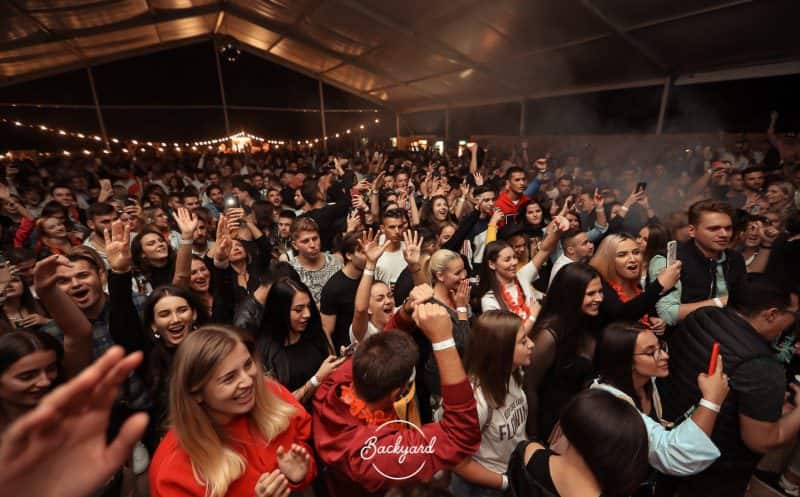 video foto povestea celui mai tare concept de party din sibiu – backyard, de la petreceri în curtea casei la un adevărat fenomen