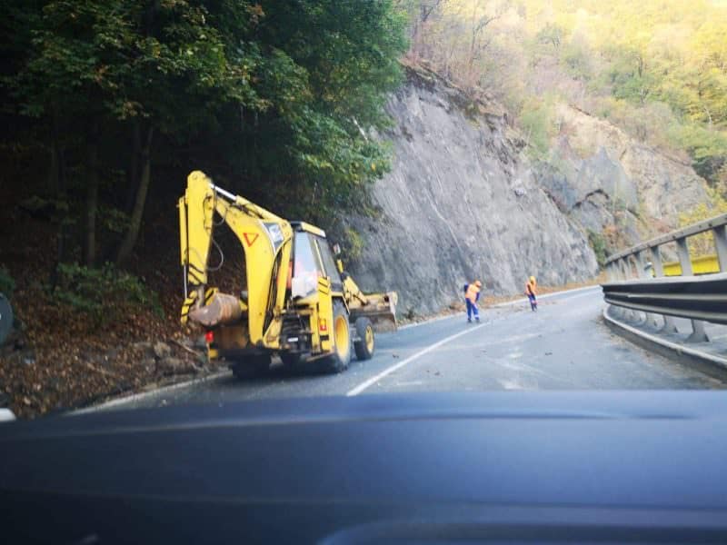 drumarii nu stau acasă - pe valea oltului au loc lucrări de reparație