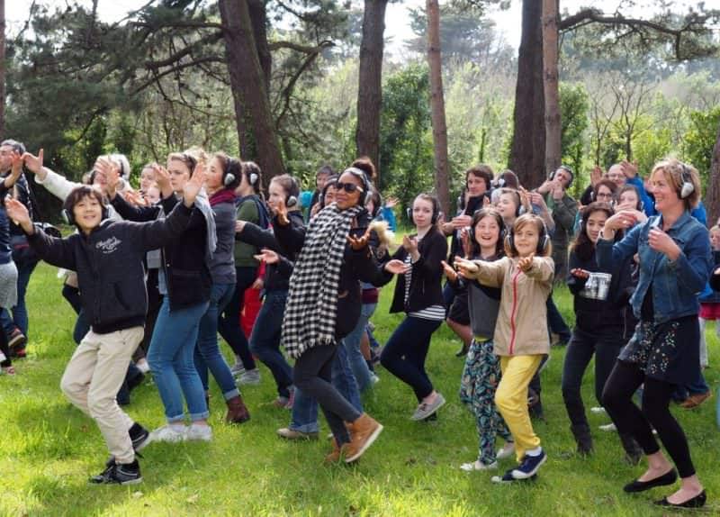 spectacolul „happy manif” nu se mai ține în parc din cauza vremii