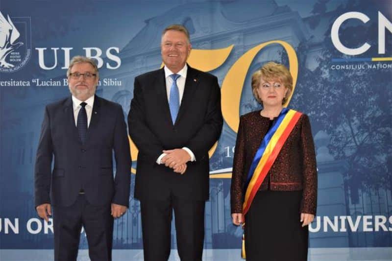 FOTO - Aniversare emoționantă la ULBS. Președintele Iohannis alături de sute de invitați la sărbătoare