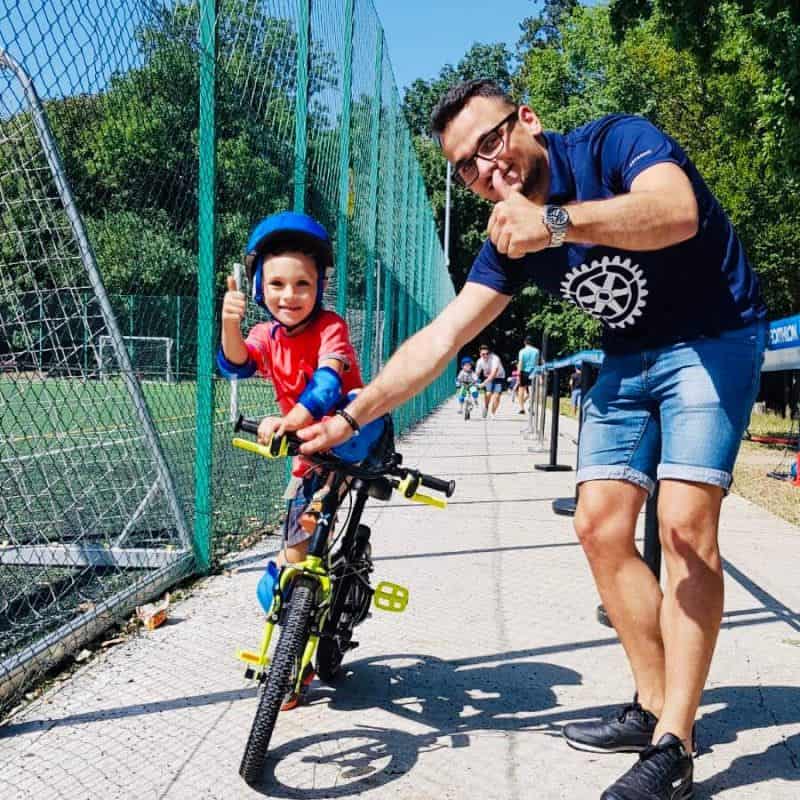 foto proiectul „școala de biciclete” organizat la sibiu – copiii au învățat despre importanța sportului