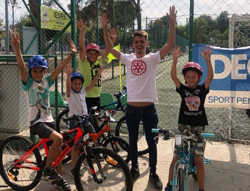 foto proiectul „școala de biciclete” organizat la sibiu – copiii au învățat despre importanța sportului