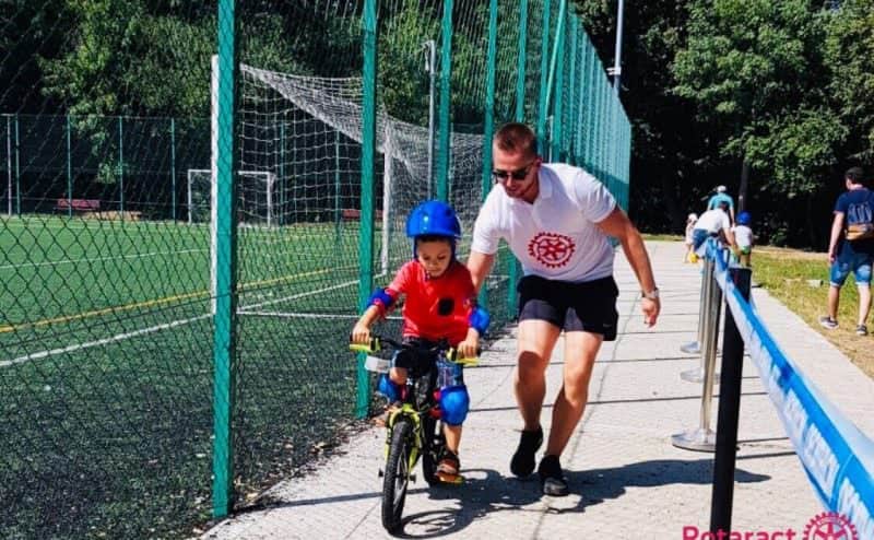 foto proiectul „școala de biciclete” organizat la sibiu – copiii au învățat despre importanța sportului