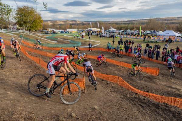 galerie foto: prima cursă internațională de ciclocros din românia desfășurată la micăsasa, județul sibiu. 