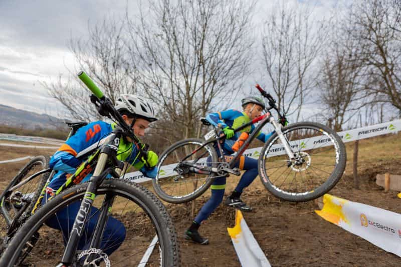 galerie foto: prima cursă internațională de ciclocros din românia desfășurată la micăsasa, județul sibiu. 