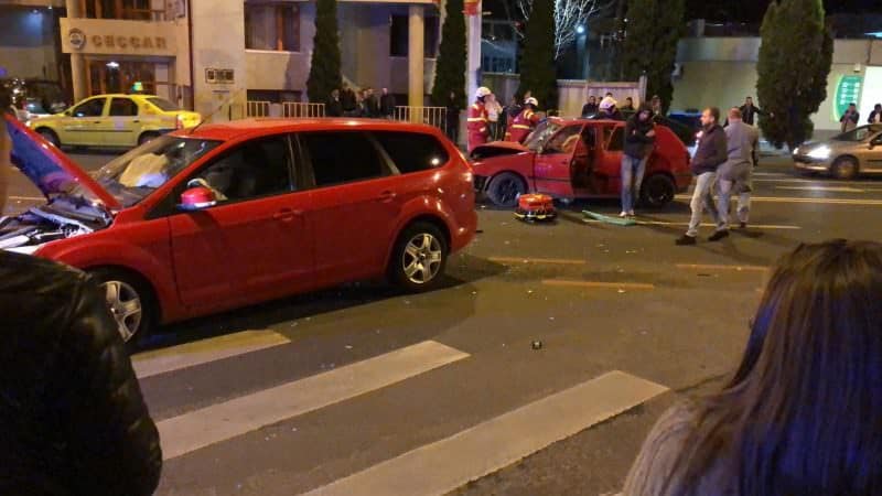 foto accident grav pe șoseaua alba iulia din sibiu - persoane încarcerate