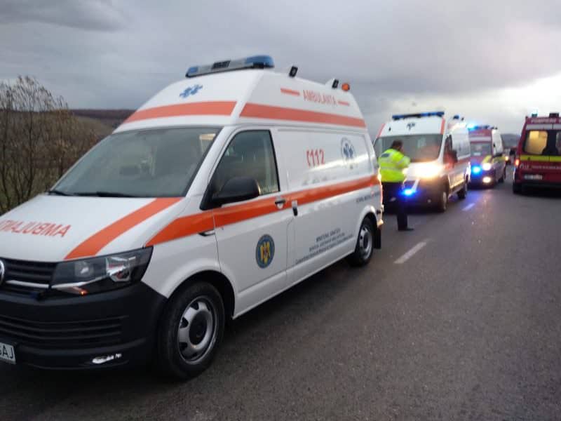 UPDATE FOTO Accident cu cinci victime între Vurpăr și Rosia - O mașină s-a răsturnat în șanț