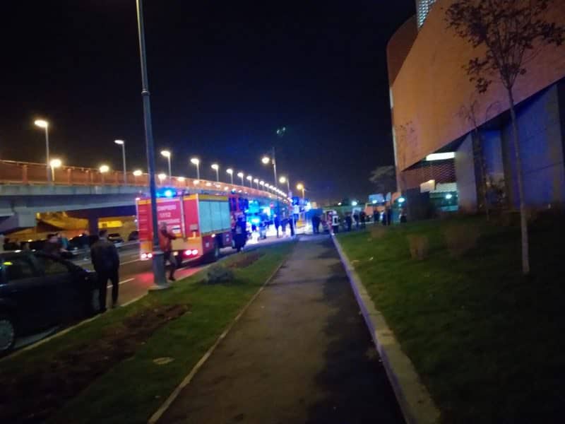 update video foto - panică la noul mall din sibiu - toți oamenii evacuați din cauza unor scăpări de gaze