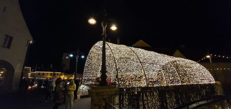 foto magia sărbătorilor a cuprins sibiul - piața mică arată superb