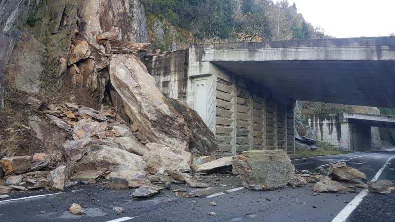 video foto cad pietre pe transfăgărășan - atenție cum circulați!