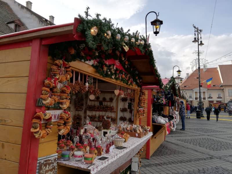 foto ce găsim în târgul de crăciun din sibiu – cât costă suvenirurile și mâncarea