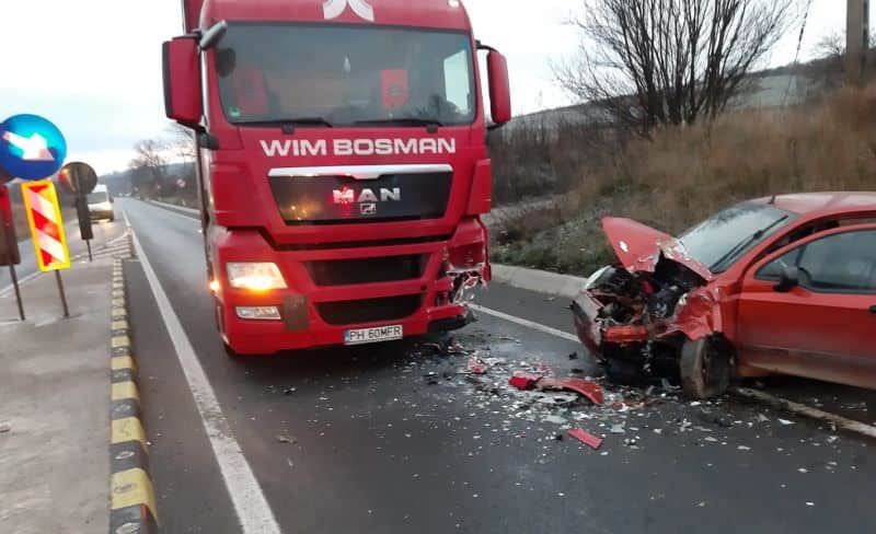 foto accident la slimnic. o femeie transportată la spital