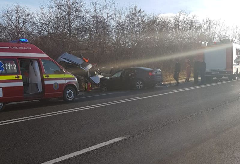 foto - accident grav la apoldu de sus pe dn1. două persoane rănite