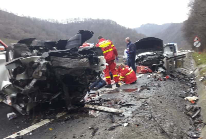 tragedie pe șosele în a doua zi de crăciun - opt oameni au murit în accidente