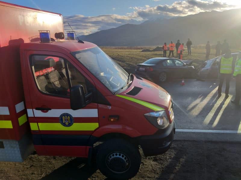 update foto accident grav pe dn7 la boița - zece persoane implicate, printre care un copil