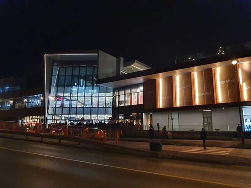 FOTO Incident la Promenada Sibiu - Oamenii au ieșit din mall din cauza unei alarme false