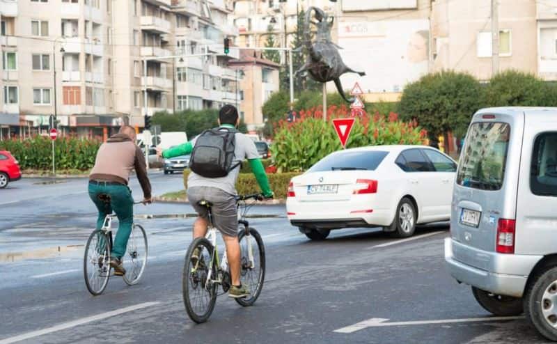 limită de viteză pentru bicicliști - reguli noi și pentru cei care merg cu trotineta