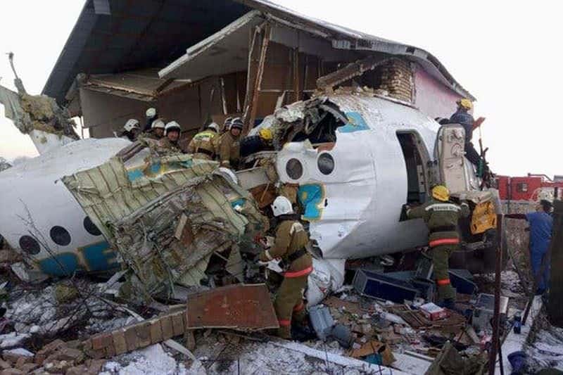 foto avion prăbușit în kazahstan - cel puțin 15 morți și 60 de răniți