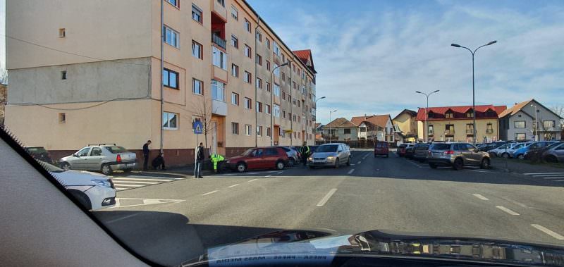 foto bătrânel lovit de o mașină la sibiu - traversa neregulamentar pe iorga