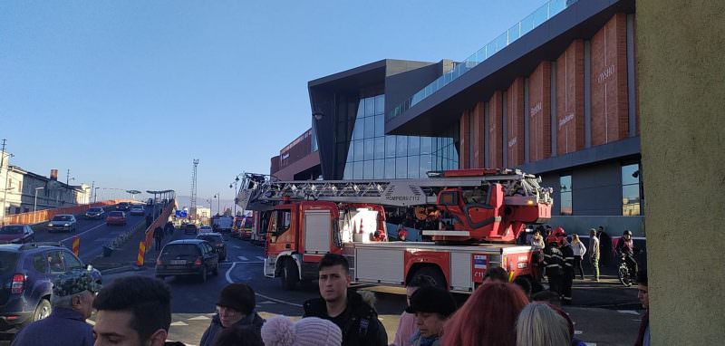 VIDEO FOTO Plin de pompieri la mall-ul Promenada Sibiu