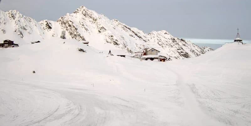 se schimbă radical vremea - două atenționari de ninsori și vânt emise de meteorologi