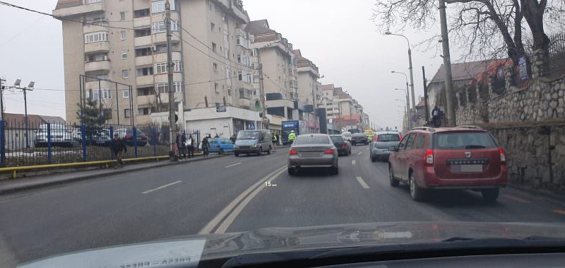 video foto - accident pe șoseaua alba iulia între două mașini - un pieton lovit