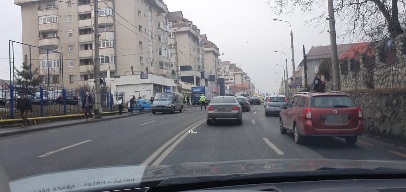 video foto - accident pe șoseaua alba iulia între două mașini - un pieton lovit