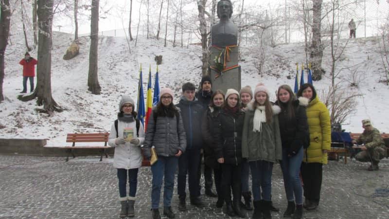 foto mihai eminescu a fost omagiat miercuri la sibiu, în parcul sub arini