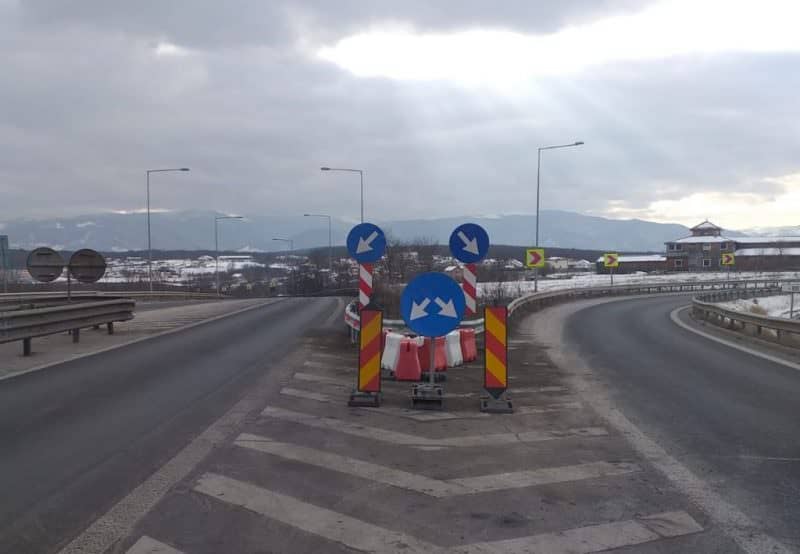 FOTO: TIR răsturnat la ieșirea de pe A1 Sebeș - Sibiu către DN1 la Veștem