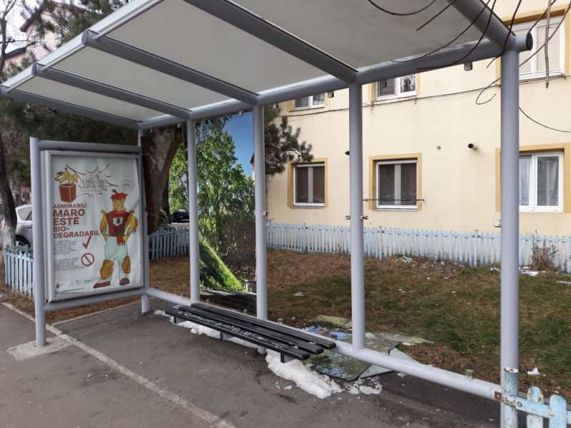 FOTO Nesimțire fără margini - Stații de autobuz din Sibiu vandalizate