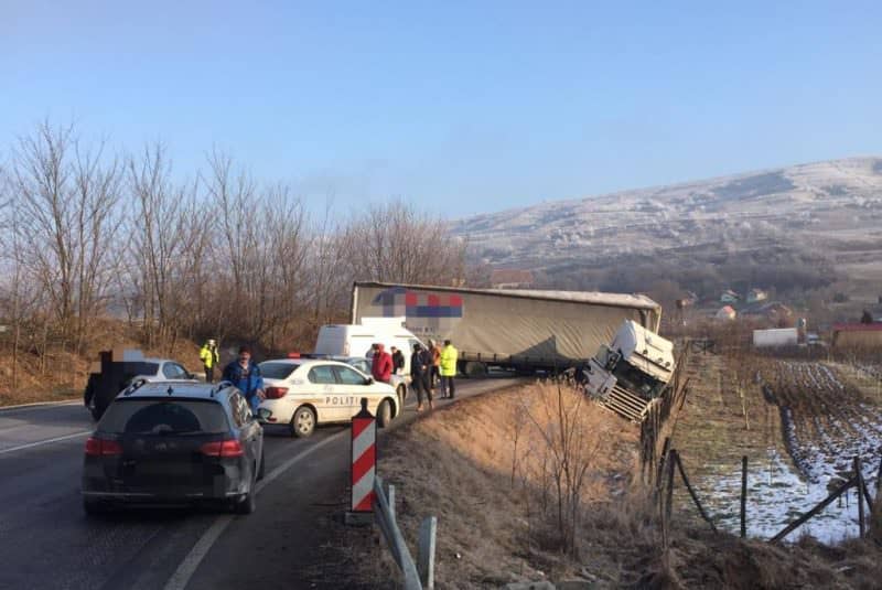 FOTO Coloană de mașini între Sibiu și Mediaș din cauza unui TIR